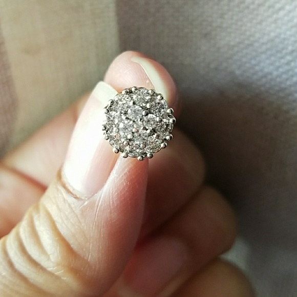 Stud Earrings w/ Swarovski Crystals - Picture 5 of 8